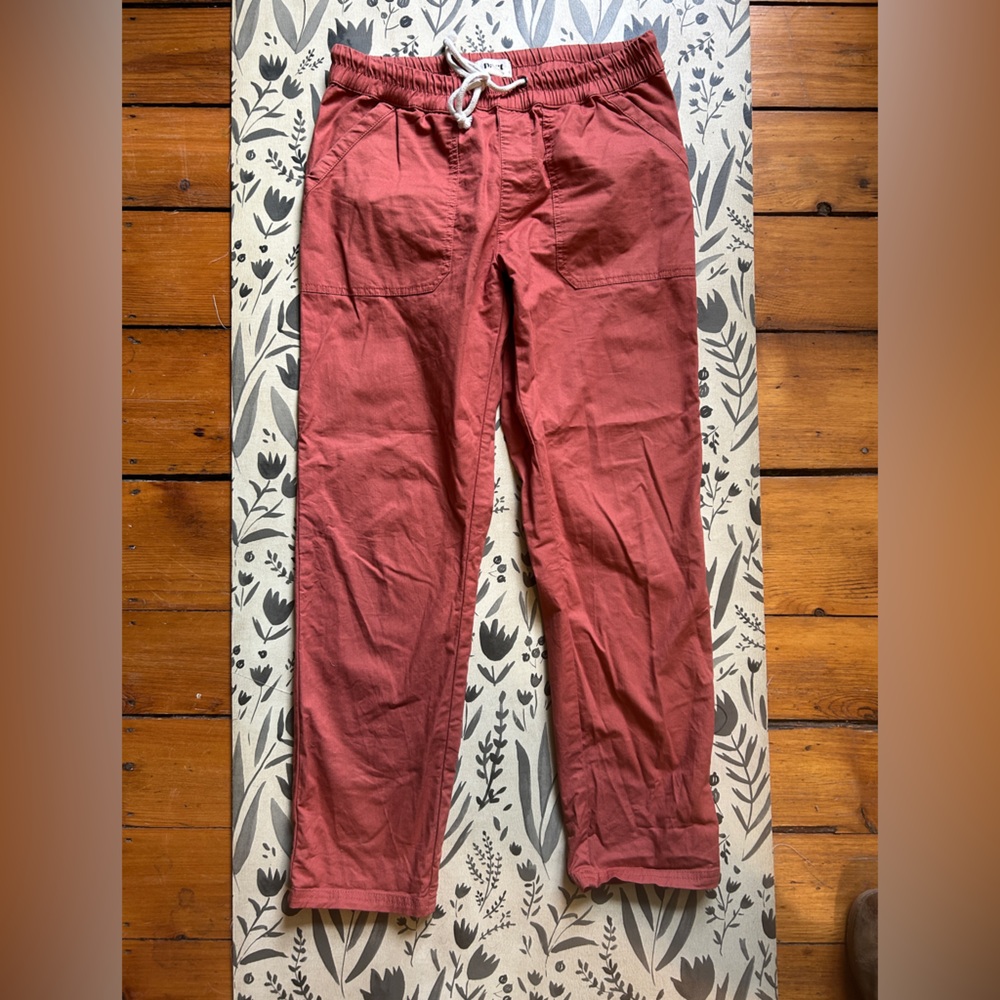 Pact Chino, Medium